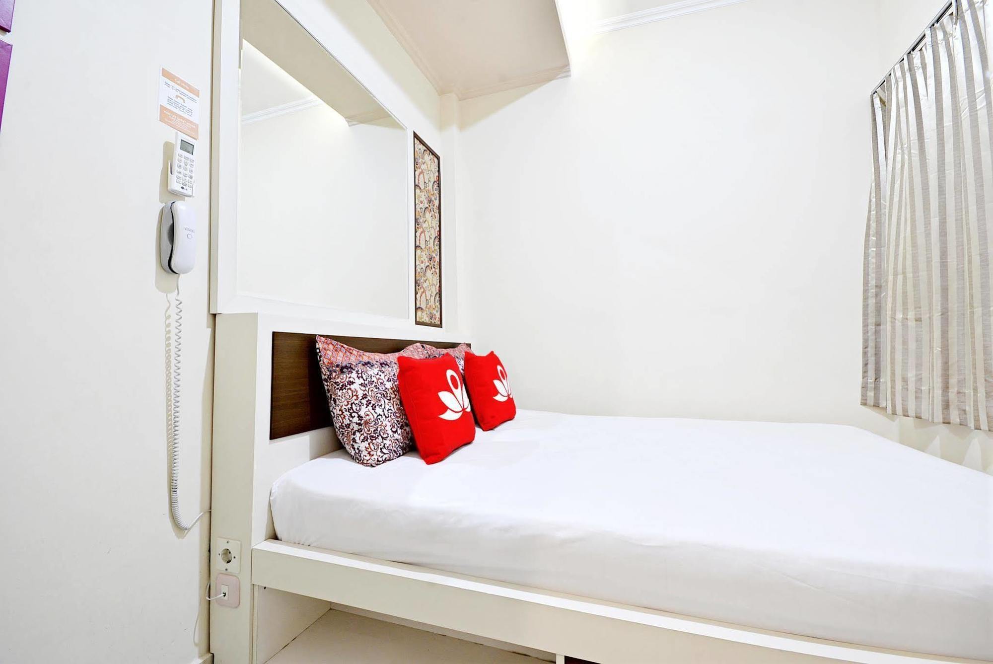 Zen Rooms Cideng Barat Yakarta Exterior foto